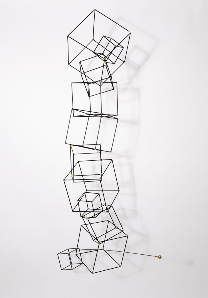 Virginie Amzallag, "Vertige", 2019, acier brut, 150 x 45 cm, © photo Katrin Backes / ADAGP, 2019.